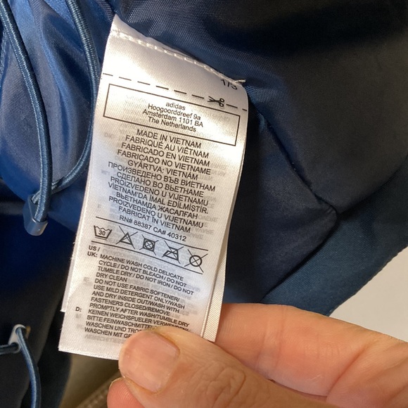 Adidas puffer jacket EUC - Picture 6 of 7